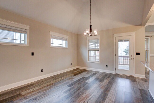 Building Photo - Sharp 3bed 2 ba.  upgrades throughout.