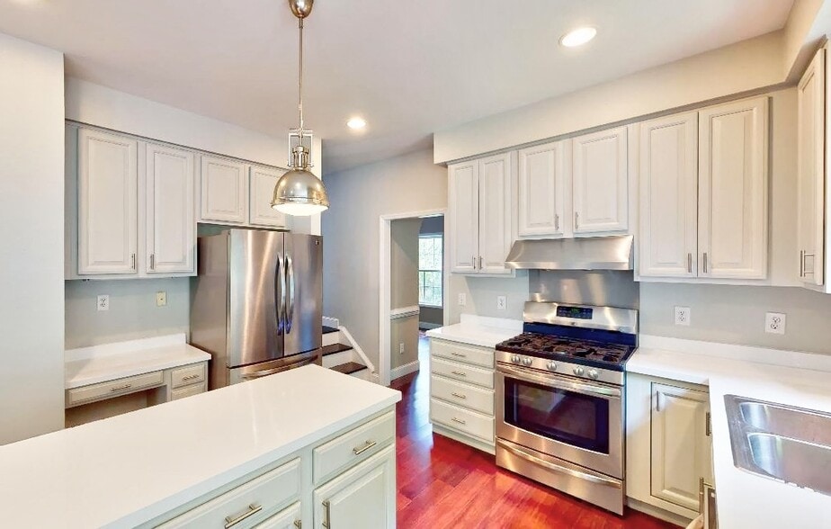 Building Photo - 425 New Parkside Dr