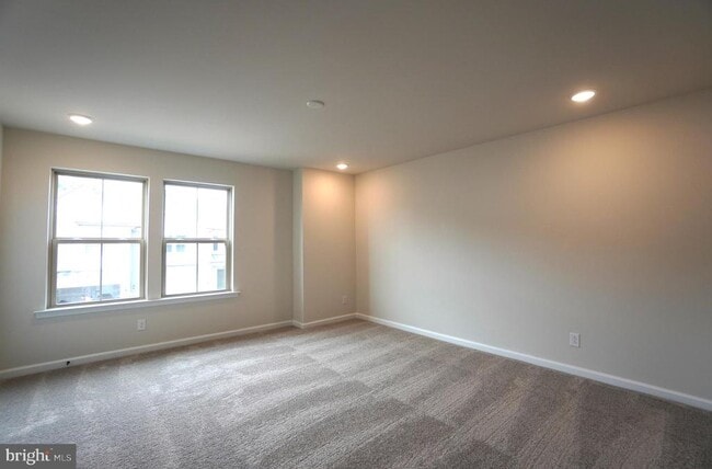 Building Photo - 612 America Dr