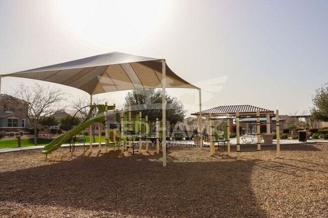 Building Photo - 250 N Sandal