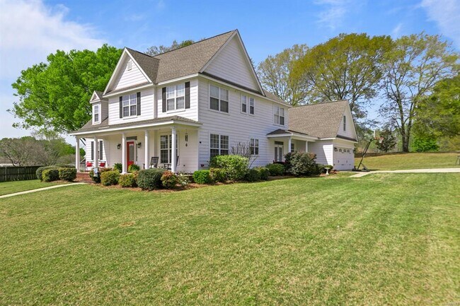 Building Photo - 401 Clear Creek View