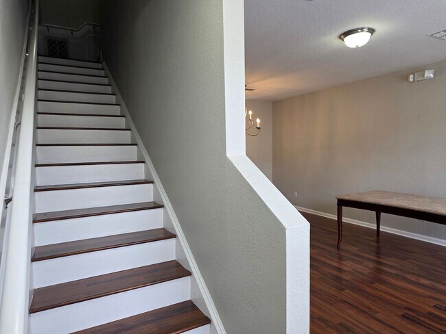 Building Photo - Three Bedroom Townhouse at Vista Cay in Orlando