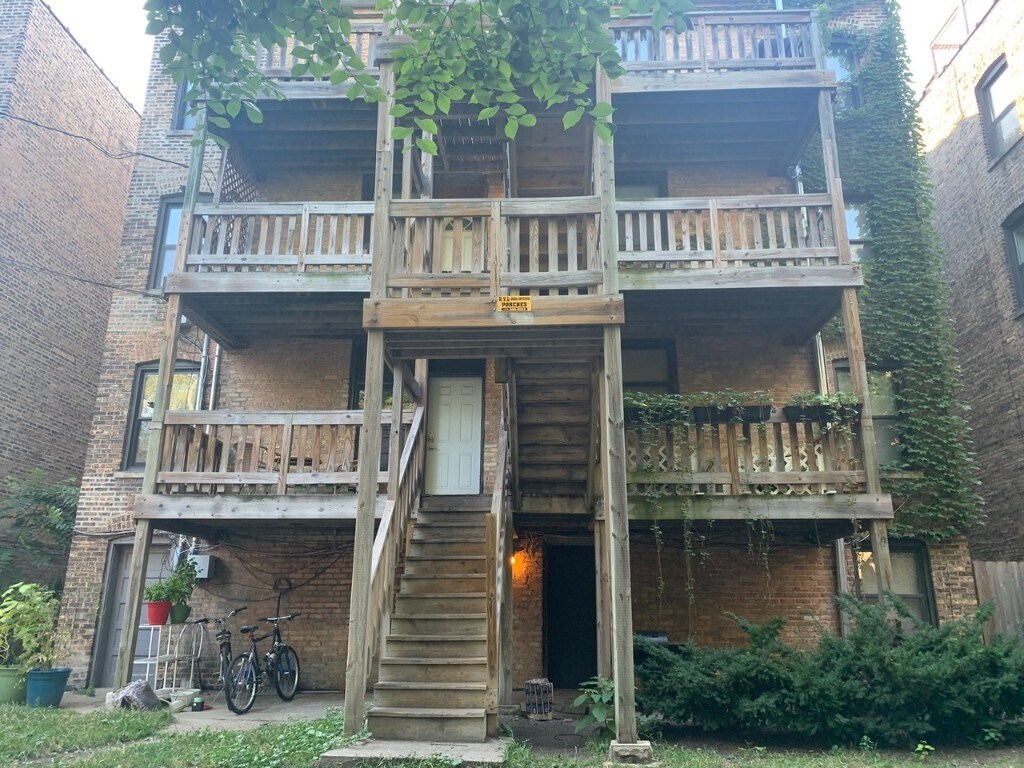 Building Photo - 3251 N Damen Ave