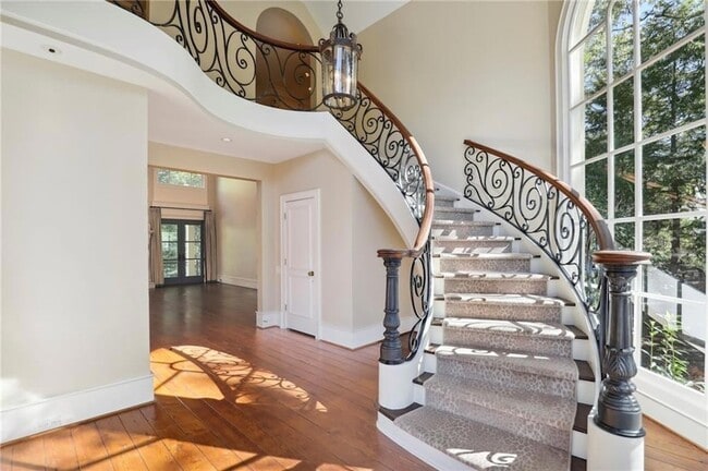 Building Photo - 1965 W Wesley Rd NW