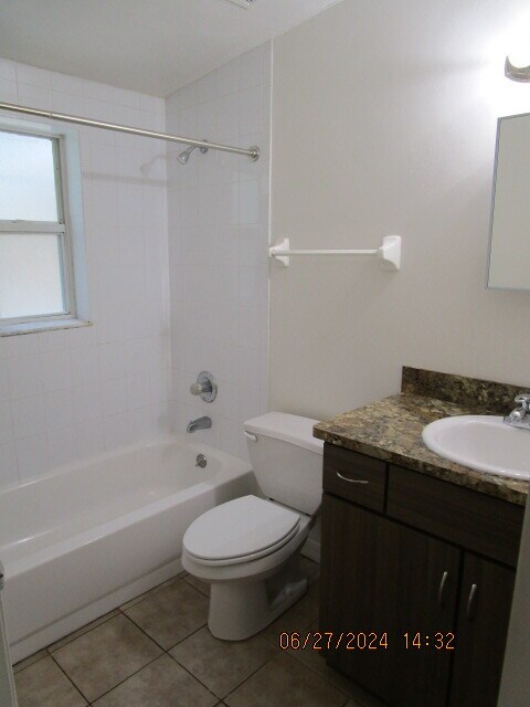 Building Photo - 446 Elsie Ave