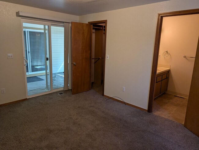 Building Photo - Great location off of Gary Lane and State ...