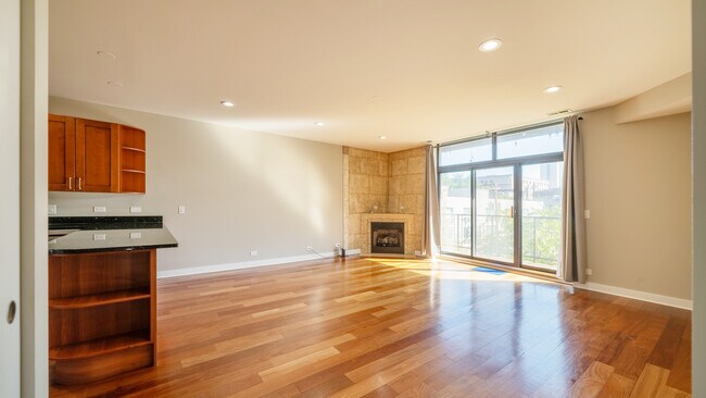 Building Photo - 651 N Milwaukee Ave