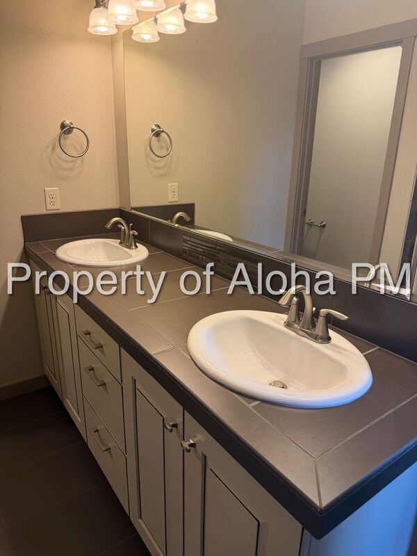 Building Photo - 2138 Myers Pl S