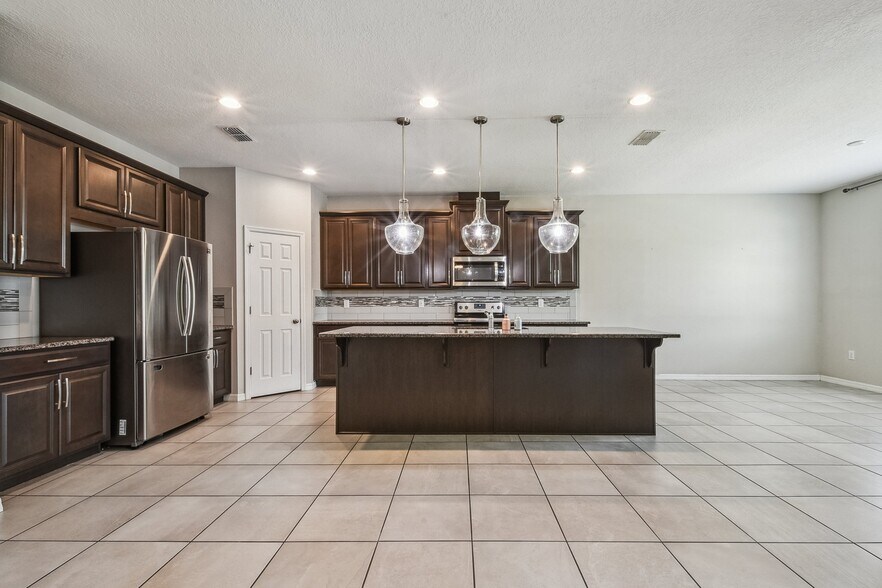 Building Photo - 2735 Stonegate Dr