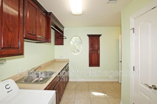 Building Photo - 6802 Thunder Rd