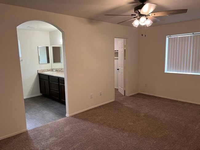 Building Photo - 5 BEDROOM HOME!