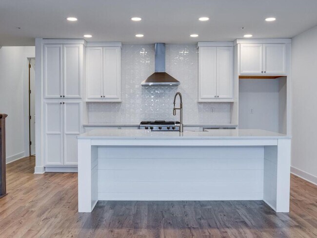 Building Photo - Luxury Townhome in the Heart of Cranberry Twp