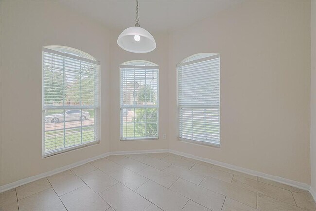 Building Photo - 18402 Each Elm Way