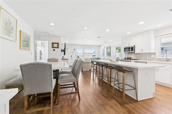 Building Photo - 940 Florida Blvd