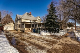 Building Photo - 625 Lewis St