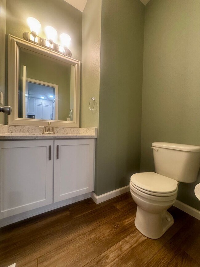 Building Photo - 2 Bed 3 Bath Townhome on Dublin & Powers