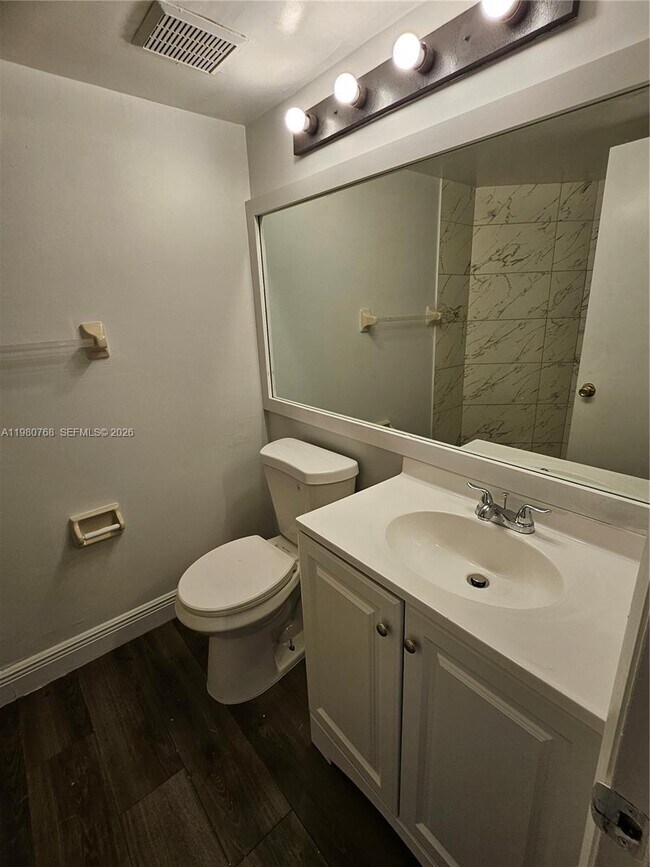 Building Photo - 216 Lake Pointe Dr