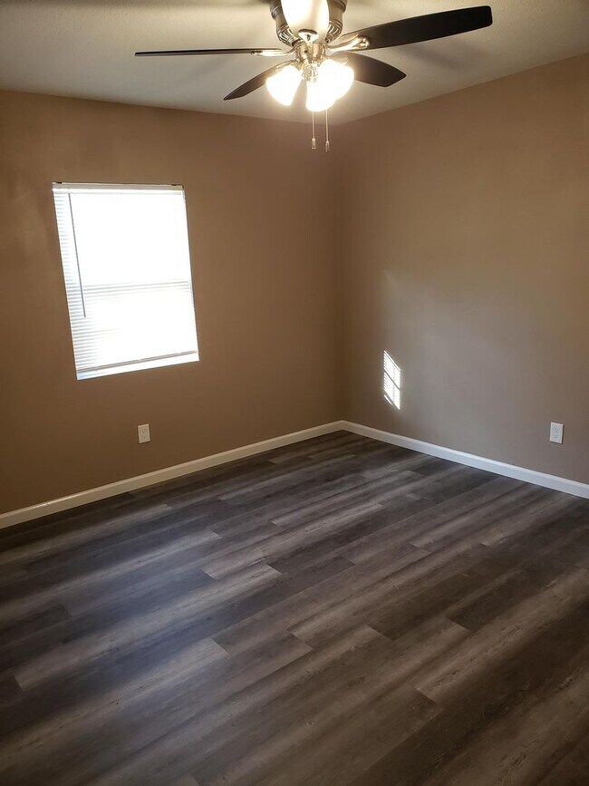 Building Photo - Newly Remodeled 2 bed, 1 bath
