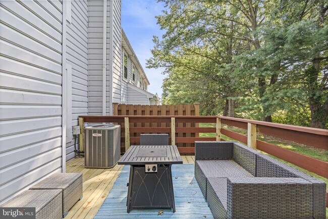 Building Photo - 424 Revere Dr