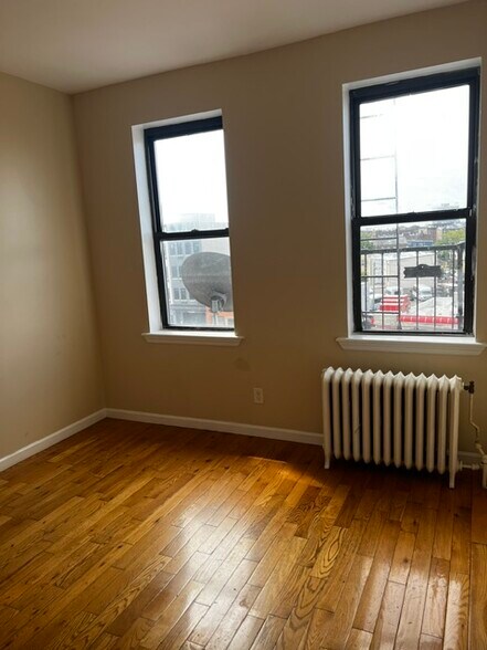 Building Photo - 529 34th St