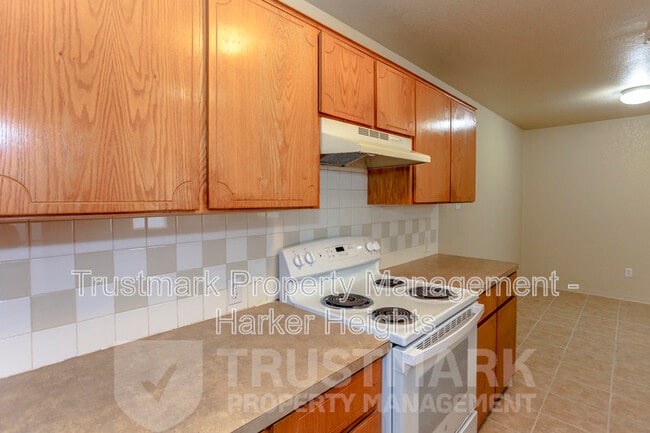 Building Photo - 932 Maplewood Dr