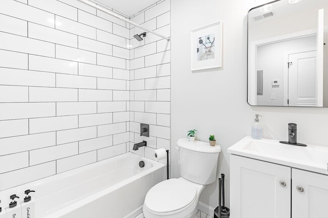 Building Photo - 549 S Orange Ave