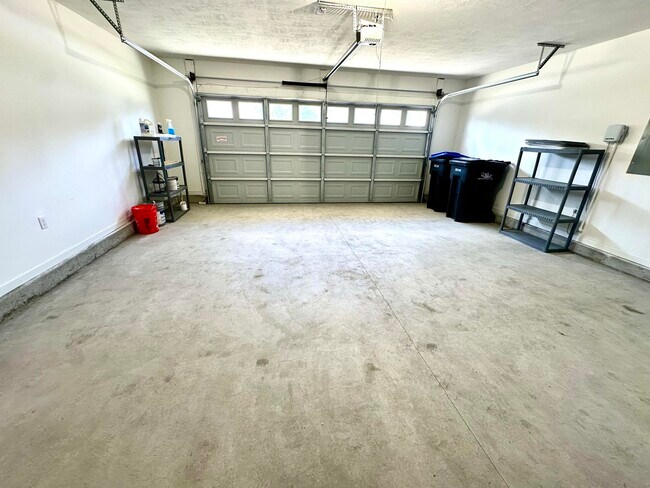 Building Photo - 822 Goodale Dr