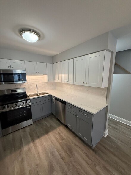 Building Photo - 744 W Gordon Terrace