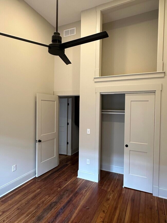 Building Photo - 307 W Main St