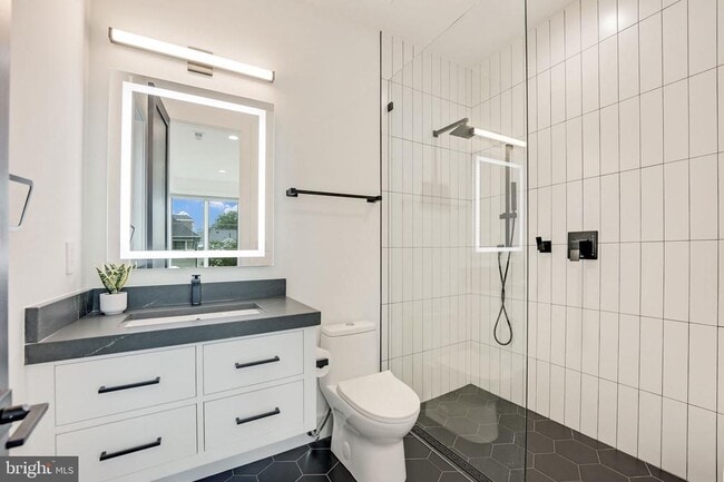 Building Photo - 1452 Buena Vista Ave