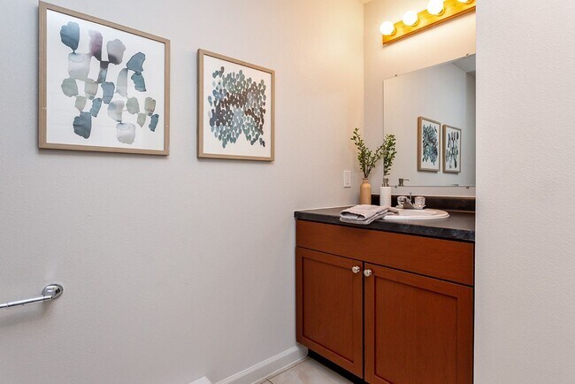 Building Photo - 3 Bedroom, Single-story Townhomes for rent...
