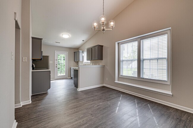 Building Photo - 2723 Oasis Ln