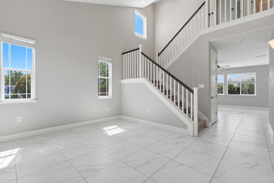 Building Photo - 453 Diamond Peak Ln