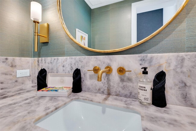 Building Photo - 1730 SE 13th St