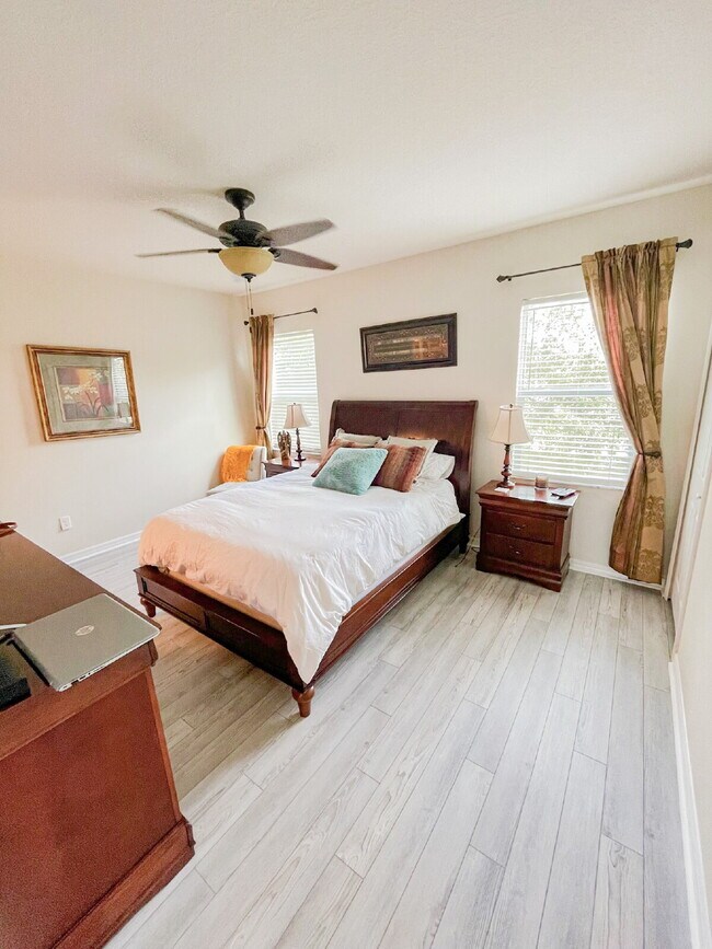 Building Photo - Gorgeous 3 bedroom 2.5 bath townhome in gated community in Copperstone!