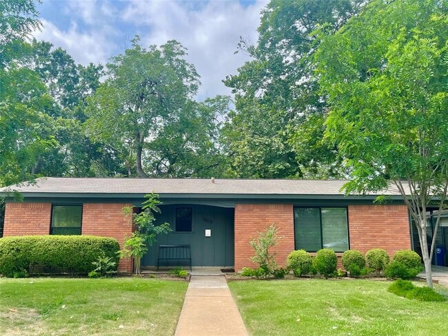 Building Photo - 1809 Forestglade Dr