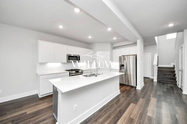 Building Photo - Incredible 3-Bedroom Home – 6 Weeks FREE R...