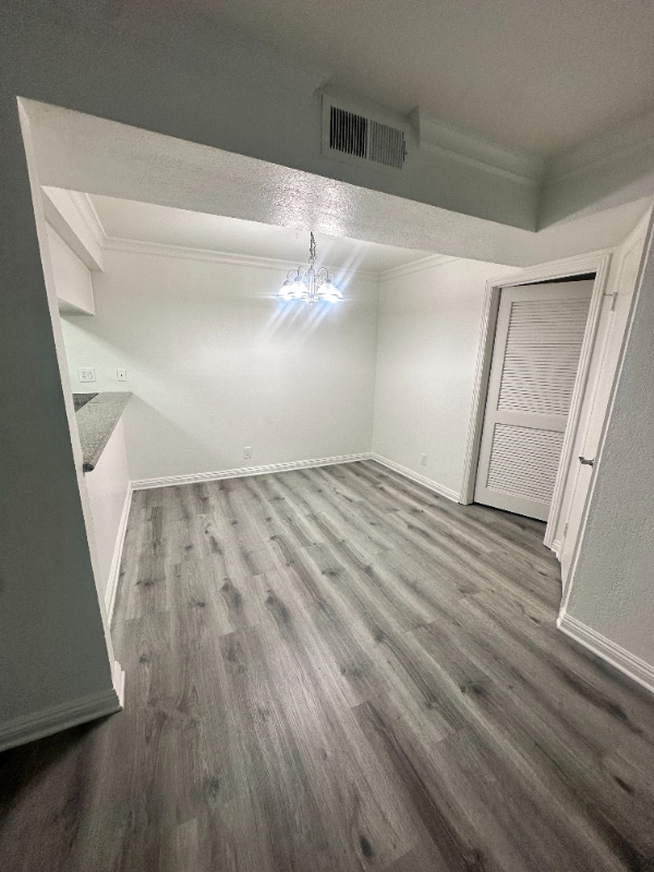 Building Photo - 15009 Moorpark St