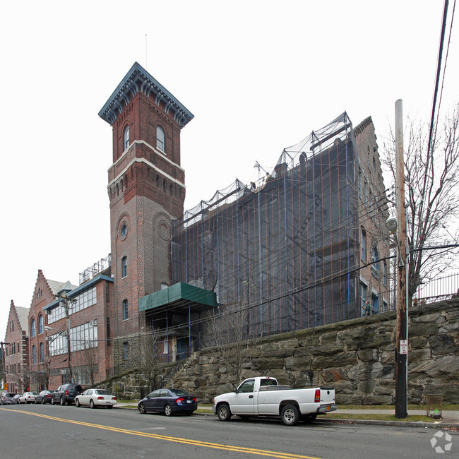 Building Photo - 52 Webster Ave