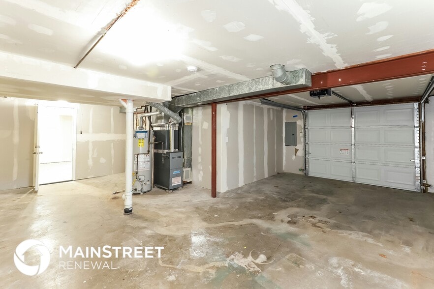 Building Photo - 4135 N Spruce Ave