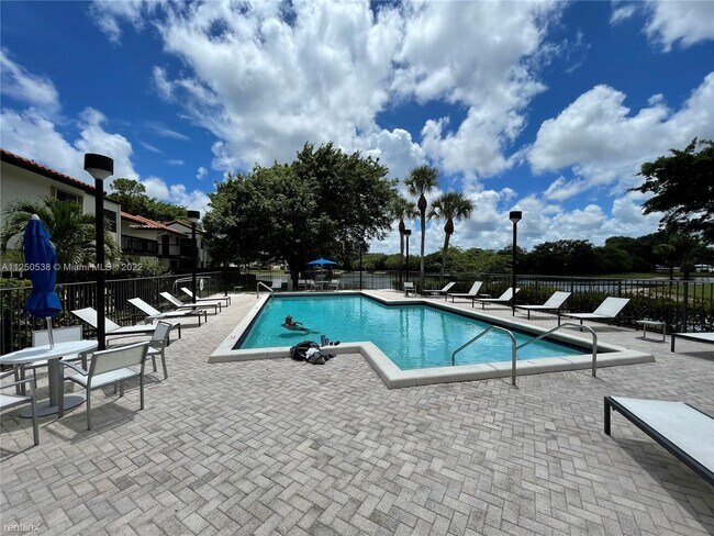 Building Photo - 3 br, 3 bath House - 5762 Fox Hollow Dr Apt C