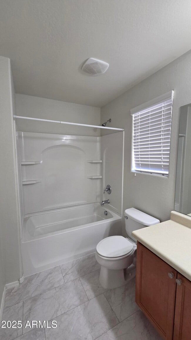 Building Photo - 2542 N Palo Verde Dr