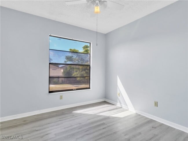 Building Photo - 624 SE 12th Ct