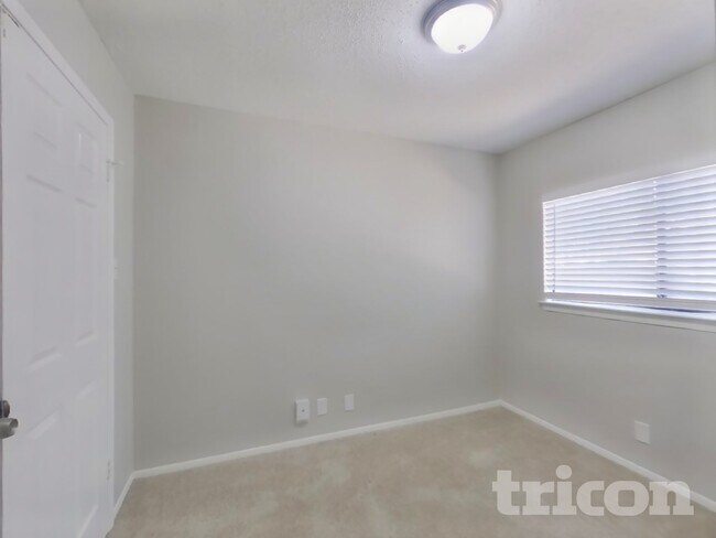 Building Photo - 4111 Sunrise Crest Dr