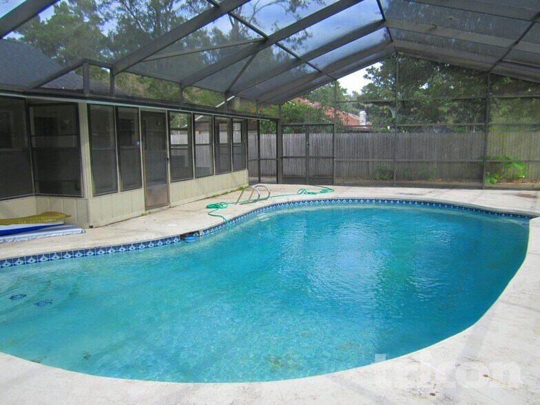 Building Photo - 11714 Edgemere Dr