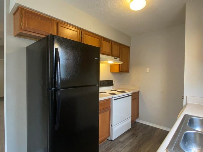 Building Photo - 504 Ashwood Ln