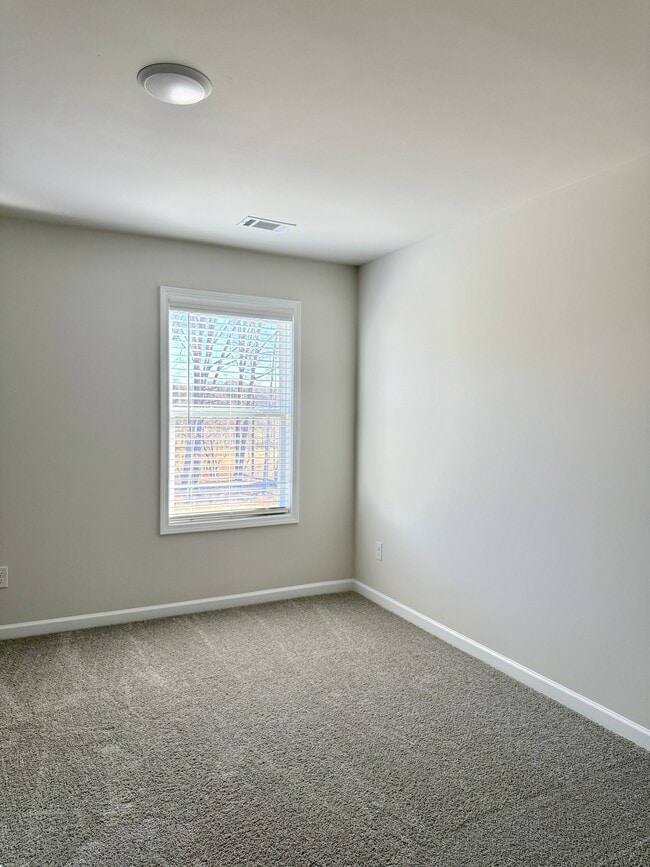 Building Photo - 401 Fox Crk Dr