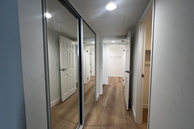 Building Photo - 10390 Wilshire Blvd