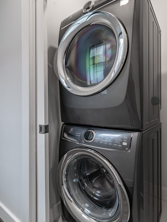 Building Photo - 210 E 32nd St