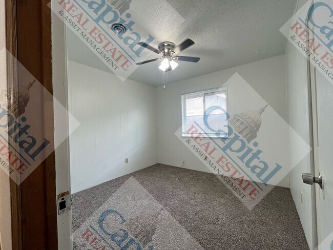Building Photo - Spacious 2 Bedroom W/ Bonus Room